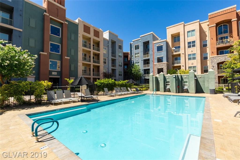 Manhattan Condos Las Vegas exterior and pool